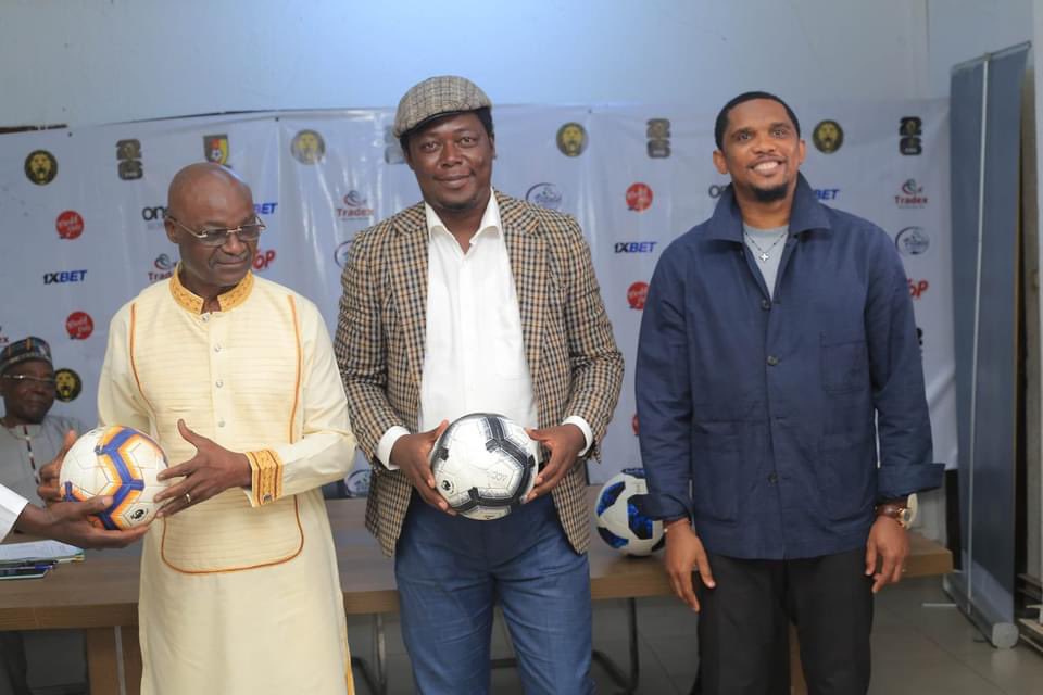 FecafootOfficie's tweet photo. Le Président de la #FECAFOOT @SamuelEtoo a procédé ce mardi à la remise de 480 ballons de futsal. Un matériel destiné aux points focaux régionaux et les clubs de futsal dans tout le pays. https://t.co/Y8aCXiawSH