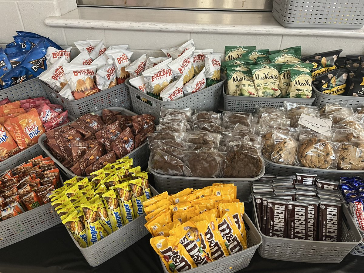 MidwestTechTalk's tweet image. The snacks have been awesome too! #MidwestTechTalk2024