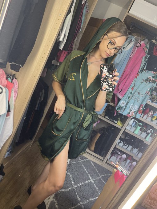 Satin but make it LINK https://t.co/xOiTdzdWYb