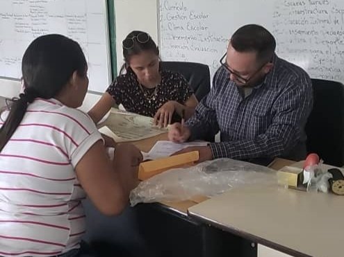 SomosUnem's tweet photo. #Entérate|Este #22Jul el equipo de la  @UTGUBarinasUNEM realizó un encuentro académico, con la finalidad de verificar y revisar la documentación de los aspirantes al próximo grado, esta atención se llevó a cabo para todos los estudiantes de los diferentes municipios de la entidad https://t.co/SABl7bl6nx