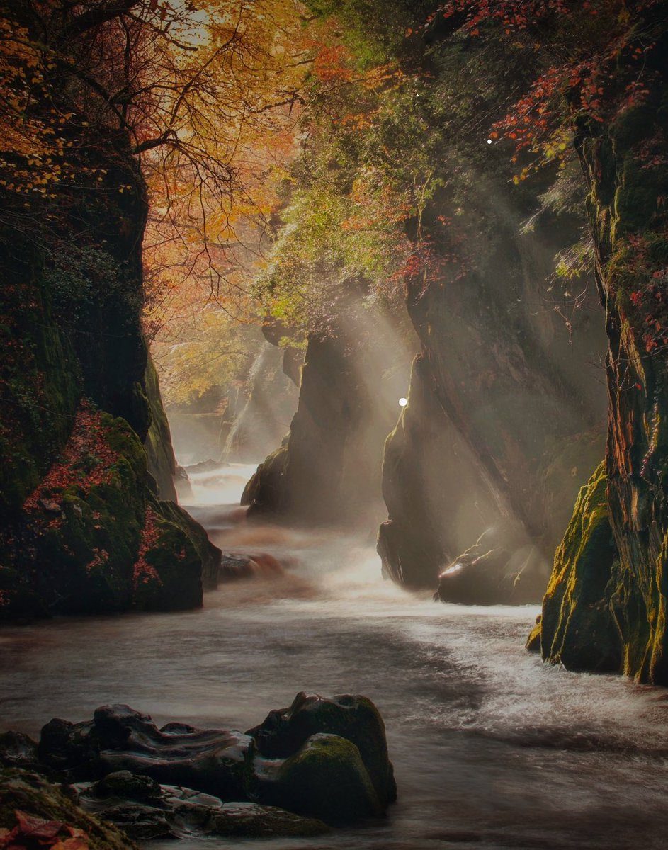 The Fairy Glen in Betws-y-Coed, Wales, is a magical tourism hotspot known for its enchanting atmosphere. This mystical gorge, steeped in local folklore, is often illuminated by dappled sunlight filtering through dense trees, creating an ethereal play of lights on the river below.