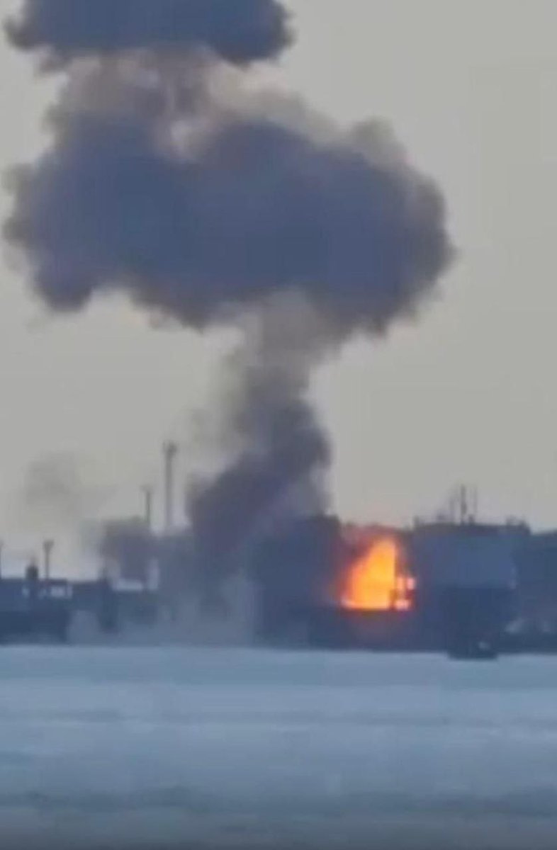 Gerashchenko_en's tweet image. Ukrainian Armed Forces severely damaged the Slavyanin Russian ferry in the port of Kavkaz - the General Staff of the Armed Forces of Ukraine.

"The occupiers used the ferry to transport railroad cars, vehicles, and containers for military purposes," the General Staff said in a…