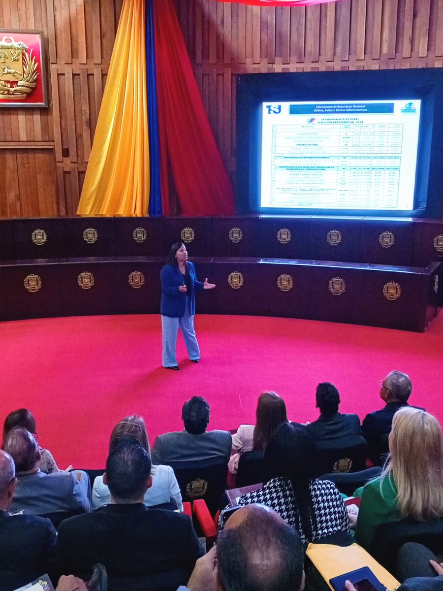La presidenta de la Sala Constitucional del <a href="/TSJ_Venezuela/">TSJ Venezuela</a>,  Mag. @Taniadamelio, realizó una ponencia haciendo una reflexión sobre las estipulaciones legales establecidas en el Marco Jurídico Electoral, así como los principales actos que conforman el sufragio en Venezuela.