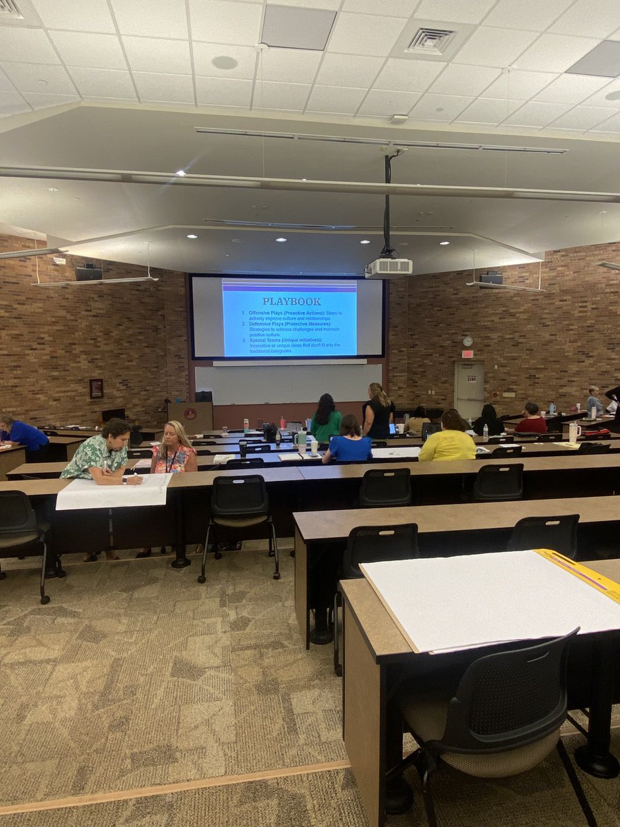 JulieDiaz tweet media