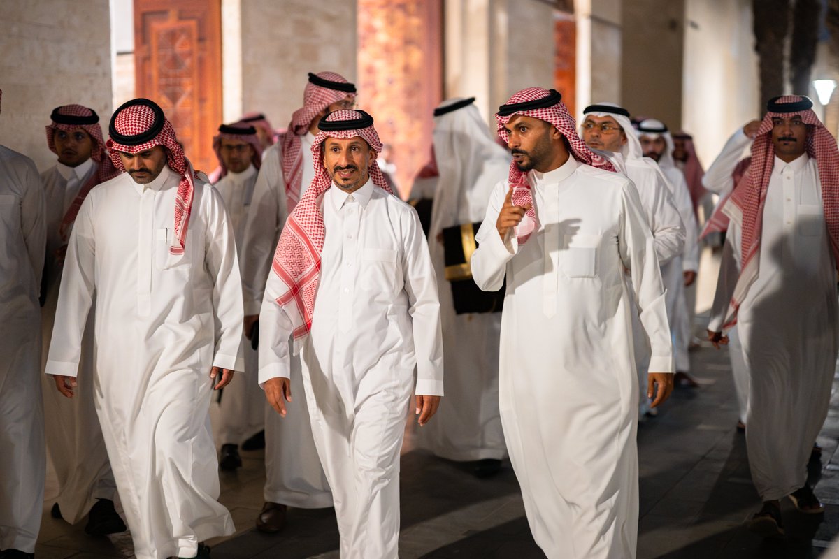 Historic_jed's tweet photo. جانب من زيارة معالي وزير السياحة أحمد الخطيب إلى #متحف_تيم_لاب_بلا_حدود في ميدان الثقافة، حيث اطّلع معاليه على تجربة المتحف الرقمي الفريدة في #جدة_التاريخية لتعزيز الأهمية الثقافية للمنطقة كوجهة سياحية https://t.co/82jqlWPBsv