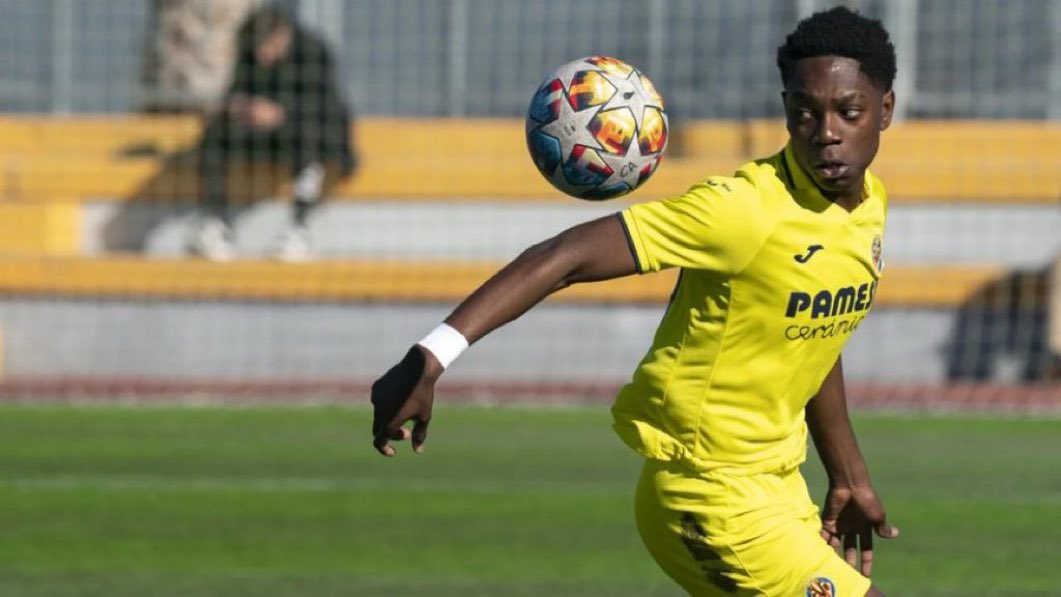 Somhiseremfcb's tweet photo. 🗣️Fernando Roig: “El Athletic vino a por Oyono, de unas formas que no voy a catalogar, y decidió marcharse. Llegó aquí con 11 años y se formó con nosotros. Llegó a la selección y era una apuesta importante de futuro. No hemos podido hacer nada, lo hemos intentado de todas las formas posibles "

El Athletic pago 5M€ a la familia + 5M€ a representantes y 1.5M€ al Villarreal por la formación.
