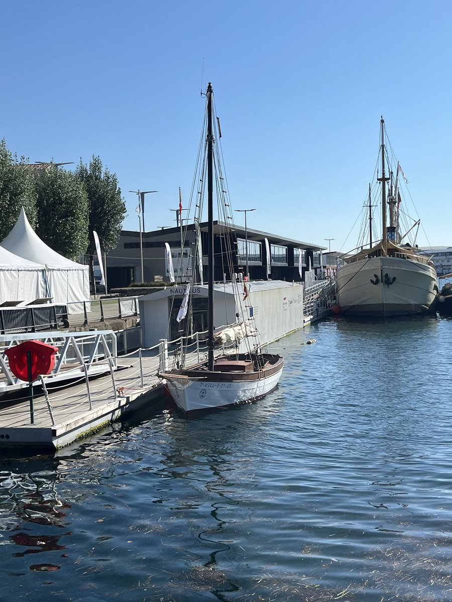 Como nos gusta ver la dársena de #portocultura así de llena! 

<a href="/Aporvela/">Aporvela</a> con la carabela Vera Cruz
<a href="/Bluscus/">Bluscus</a> con la goleta Evangelina
@hidriasegundo 
El “vaporín” San Esteban
Embarcaciones de la asociación de marineros tradicionales de Bouzas

Y mañana llega el Capitán Miranda ⚓️