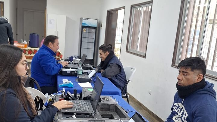 Con la presencia de <a href="/DPPCordillera/">Delegación Presidencial Provincial de Cordillera</a> <a href="/Alejandra1sabel/">Alejandra Isabel Cortés Vásquez</a> <a href="/MinjudhRM/">Seremi Justicia y Derechos Humanos RM</a> <a href="/JaimeFuentesPu/">Jaime Fuentes Purran</a> y Dir RM <a href="/RegCivil_Chile/">Registro Civil e Identificación - Chile</a> Jorge Zúñiga se realizó <a href="/Gobenterreno/">Gobierno en Terreno</a> en Servicio esq Eduardo Cordero con atenciones de cédulas y pasaportes para vecinos(as) de <a href="/mpuentealto/">Municipalidad de Puente Alto</a>  Más cerca de la gente!