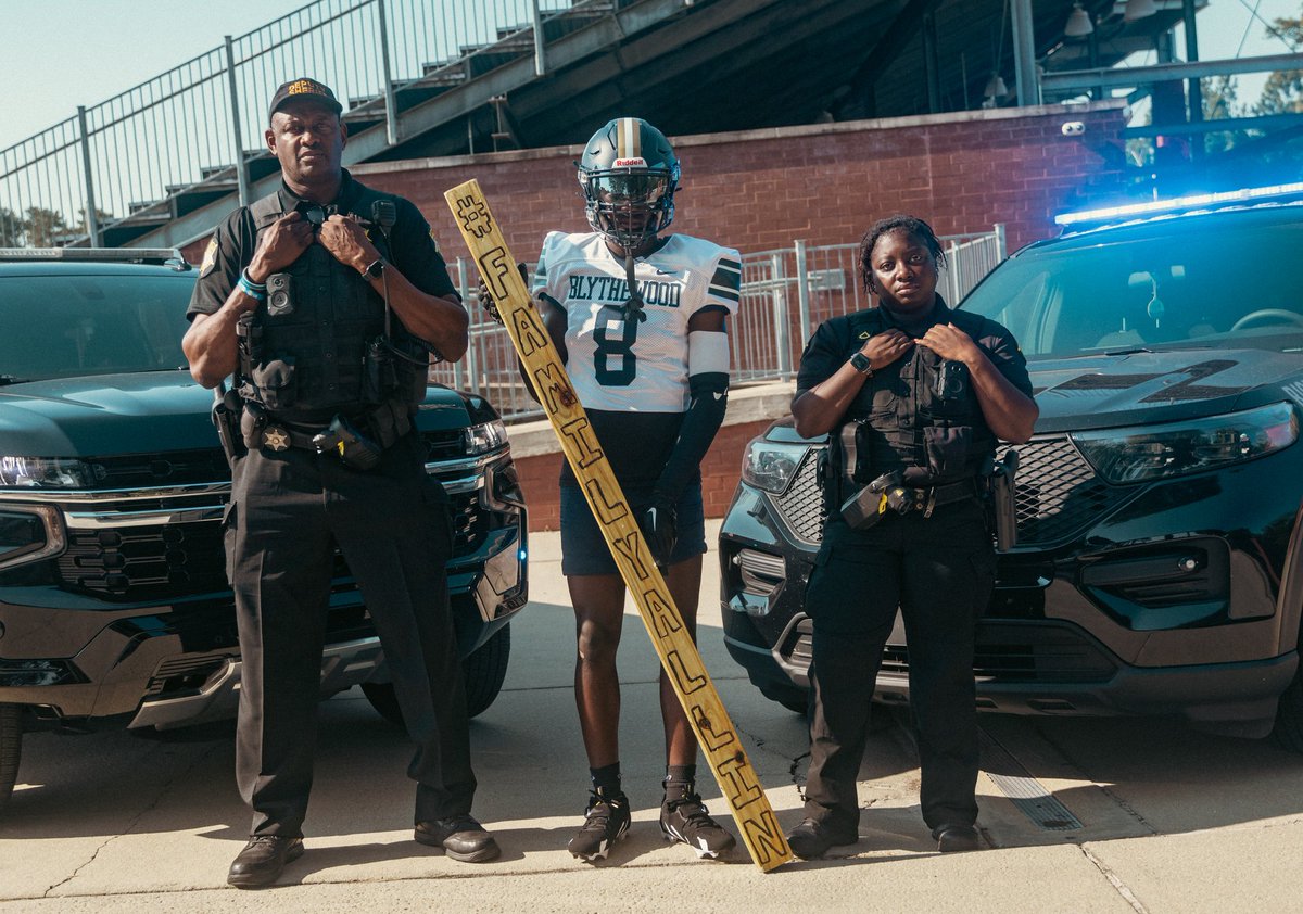 BHSBengalFB's tweet photo. 🚨🚨🚨🐅🏈🚨🚨🚨
Jersey Reveals pt. 2....white on blue this week!!

Special thanks to @RCSD for taking the time to shoot with us! Thank you to the "boys in blue"! We look forward to your support throughout the season.

#BeGreat #EarnYourStripes #1Team1Bengal https://t.co/U1gfKU9AWg