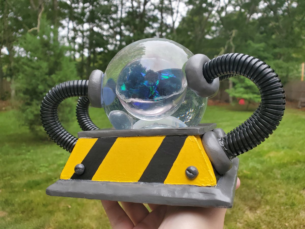 JuneMello25's tweet photo. @_AlexHirsch Found this in my yard today. Should I smash it? I feel the overwhelming urge to smash it...
#GravityFalls #BookofBill #OregonParks #propmaking
(Zlkdoxqp lk qeb kbt yllh obibxpb!) https://t.co/ZkpAf7tkW6