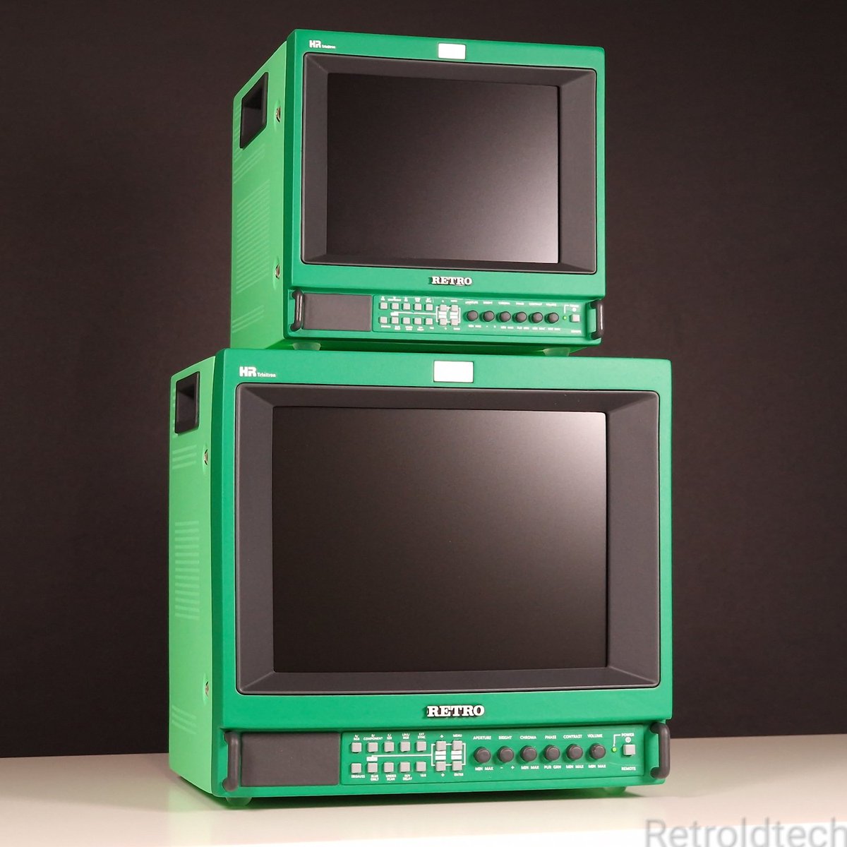 Green Editions of both the 3.5" Micro PVM and 5" Mini PVM look this fresh and cool 💚

Definitely one of the most special colors I make these in, ready for some TMNT? Battletoads? Sonic Green Hill Levels? Frogger? 👽👌
#MiniPVM #MicroPVM #RetroPVM #PVMmonitor #RetroGaming