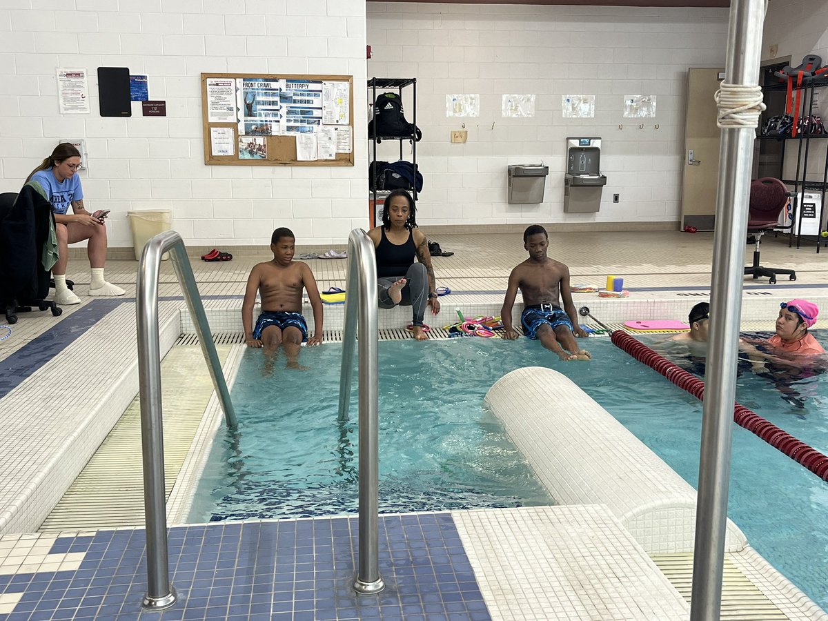 Michell31922308's tweet photo. The Office of Exceptional Student Education @Detroitk12 all inclusive Unified Swim! Students with and without disabilities learning and having fun in the water together! The power of sports breaking down barriers, together we can achieve more!@SpOlympicsMI https://t.co/JDA0MtN5m9
