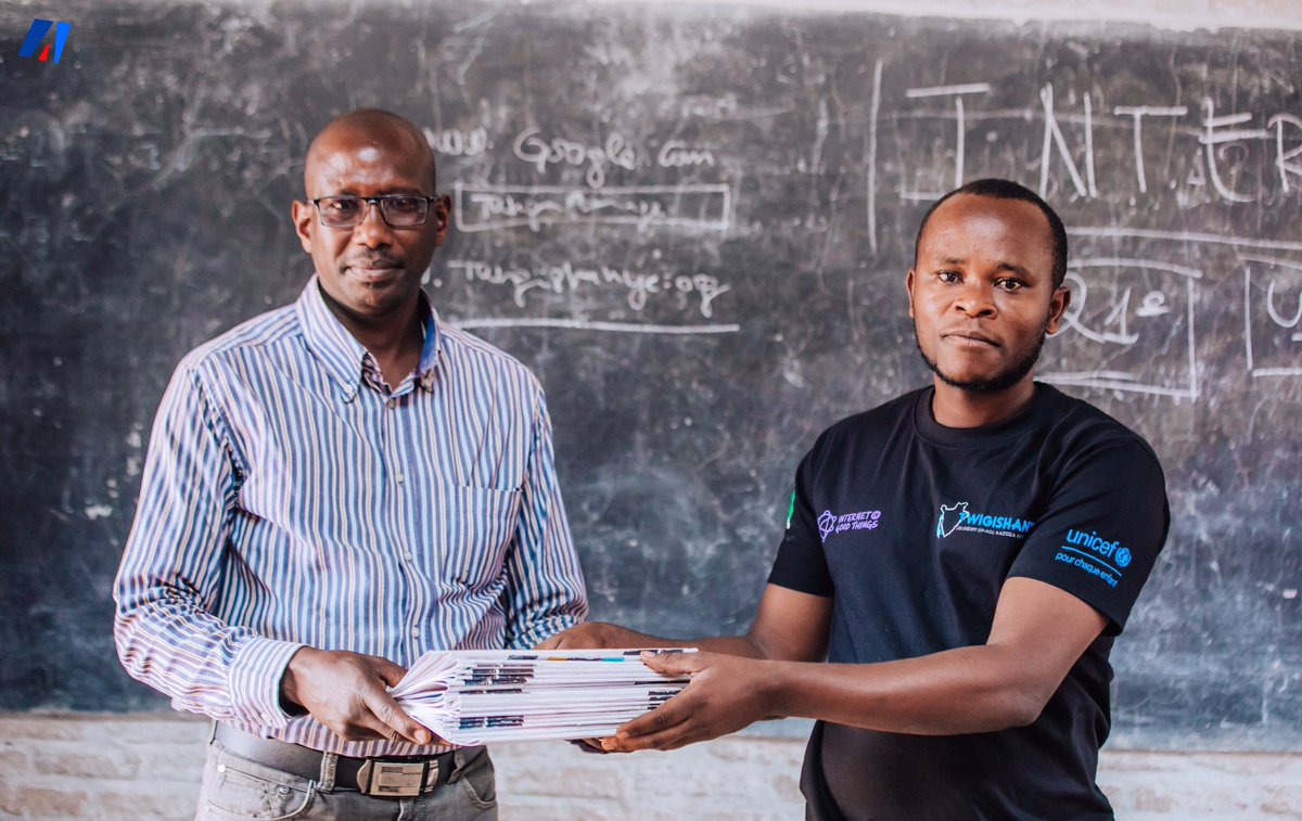 🔴 Formation du CIEP Burundi sur l’utilisation de la plateforme «TWIGISHANYE» aux élèves du Lycée Communal Busiga.
===========================
En vue de susciter l’engagement des jeunes à promouvoir les soins de santé primaire, le <a href="/Ciep_Bdi/">CIEP BURUNDI</a> a poursuivi ce mardi 23 juillet 2024,