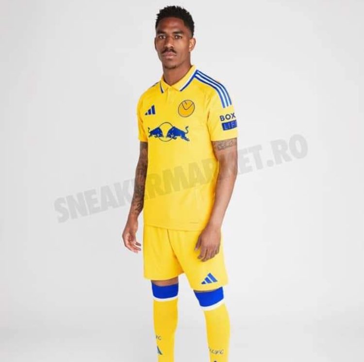 Leeds United Printed Shirts tweet media