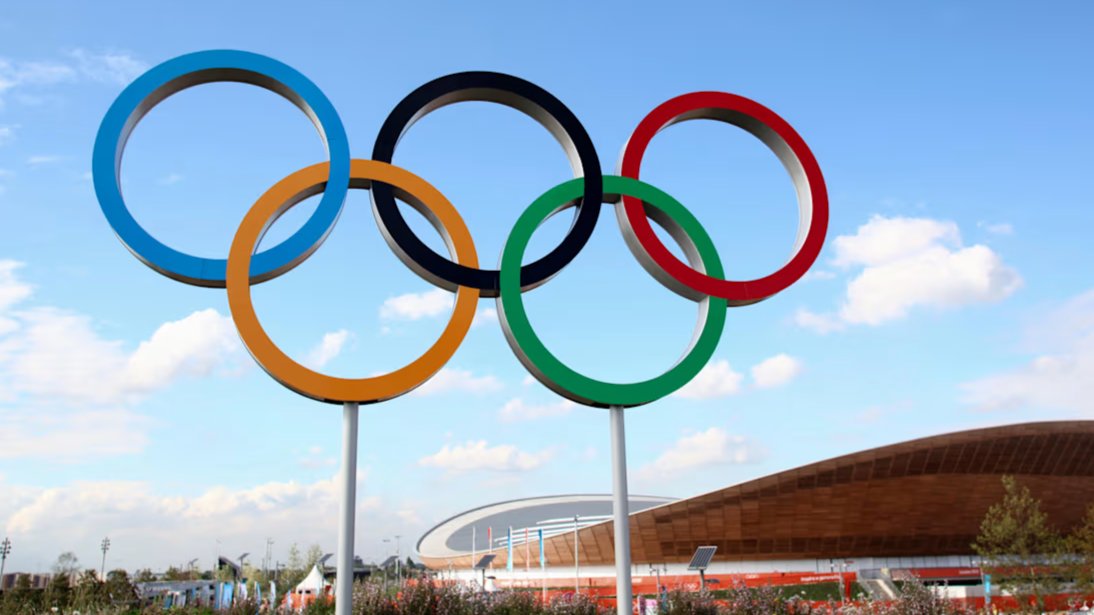 poetswritersinc's tweet photo. #PWFictionPrompt: Inspired by the upcoming Olympic Games, write a short story that revolves around a competition of some sort—whether between friends, enemies, strangers, or within a liminal relationship of some kind. Read more: https://t.co/7wm3oX3snQ https://t.co/SbUY6k0RLj