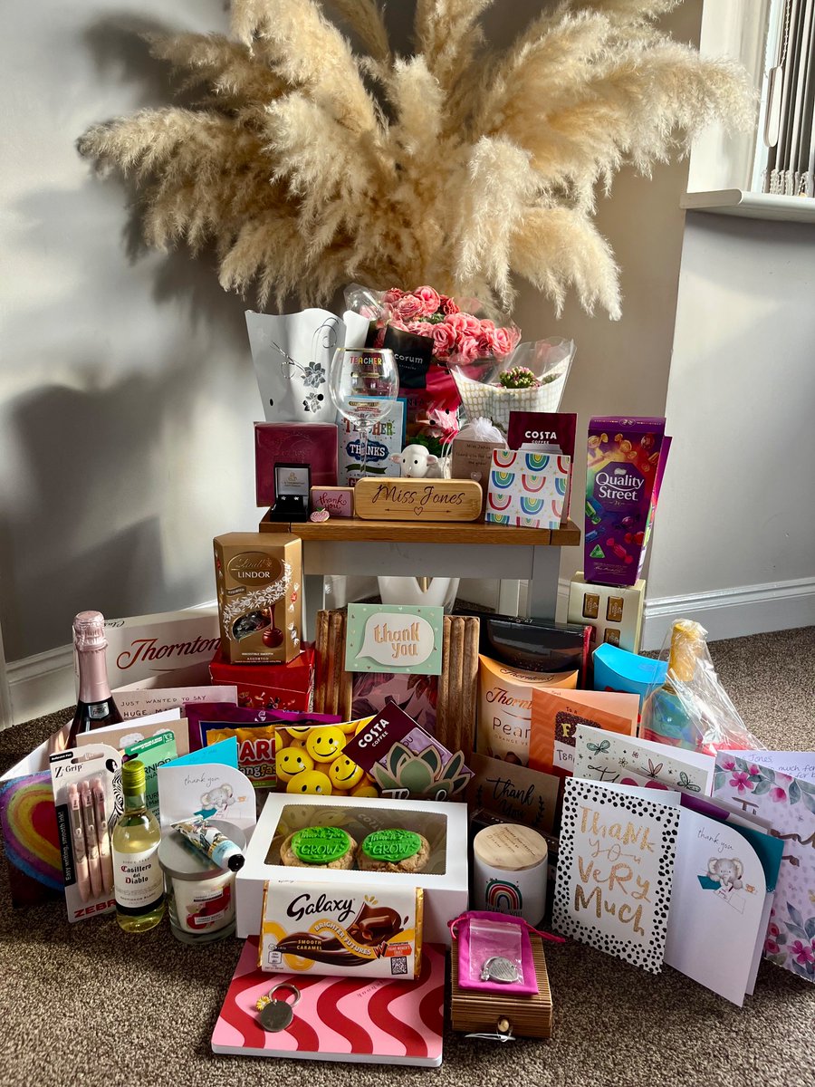 MissJon95216545's tweet photo. I just want to say a huge thank you to the wonderful @SchoolCranford parents. I am overwhelmed by your generosity and thoughtful gifts! I wish all the year 6s the best of luck in their new chapters! Class of 2024 you will move onto great things! https://t.co/qlZUvopTxQ