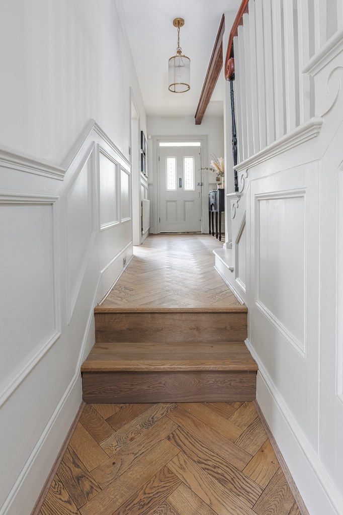 Transformation Tuesday 🤩

We love this renovation featuring Frozen Umber from our Deco Parquet collection! With muted oak tones &amp; a UV-oiled wear layer, this oak floor stands the test of time in durability and style.

FREE samples 👉 l8r.it/fDIj

#InteriorDesign #V4