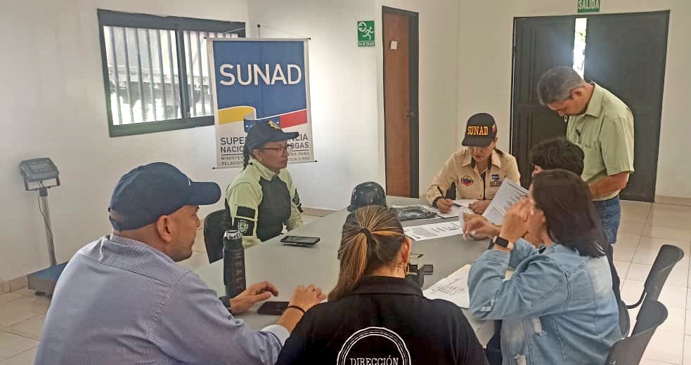 SUNADGuarico's tweet photo. #Regionales | La SUNAD incineró 1 kilo con 842 gramos de drogas en un acto realizado en el Centro de Destrucción de Drogas Ilícitas, ubicado en las instalaciones del CZGNB-34 en la parroquia San Juan de los Morros, estado #Guárico. 

#AfirmativosYPaLante https://t.co/rGdXtMY10Z