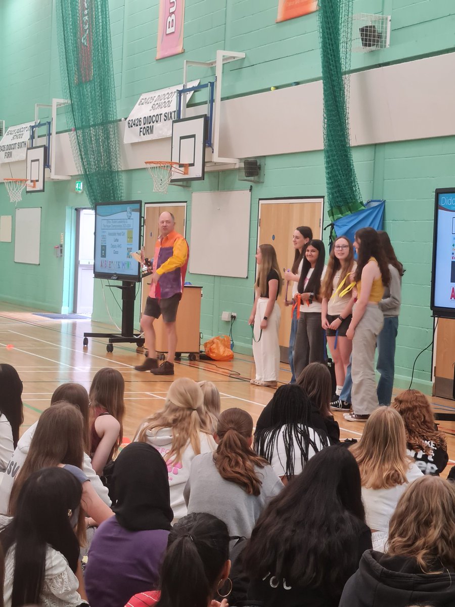 Dr Khan Leadership (@gkkleadership) on Twitter photo End of the school year - here are the rising Year 11 house captains with Dr Comina and Mrs Littler! <a href="/DidcotGirls/">Didcot Girls' School</a> Have a wonderful and safe summer break all! End of the school year - here are the rising Year 11 house captains with Dr Comina and Mrs Littler! <a href="/DidcotGirls/">Didcot Girls' School</a> Have a wonderful and safe summer break all!