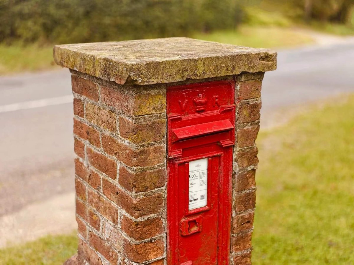 tendringpenpals's tweet photo. What should you do once you've written your Pen Pal letter? - Address it to: Tendring Pen Pals, PO BOX 364, WOODBRIDGE, IP12 9FY 📝 Pop it into your nearest post box and we will do the rest. 📮 https://t.co/PaSf22L3WC