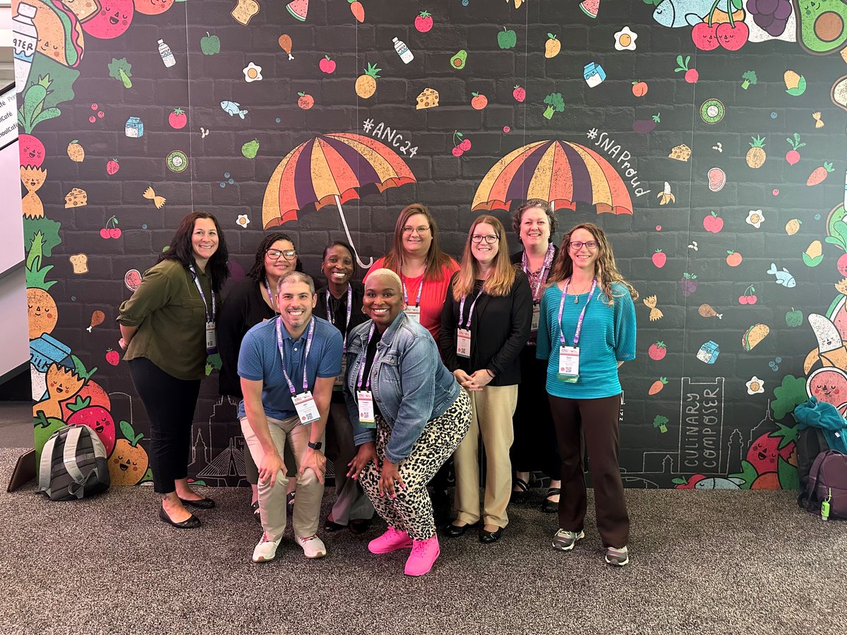 VDOESCNP's tweet photo. Several #SCNP Regional Specialists joined food service operators, industry partners and state agency reps in Boston for the @SchoolLunch Annual National Conference! The sessions focused on ensuring students have access to nutritious meals for optimal health & well-being. 🍎#ANC24 https://t.co/BxDqRs8fHH