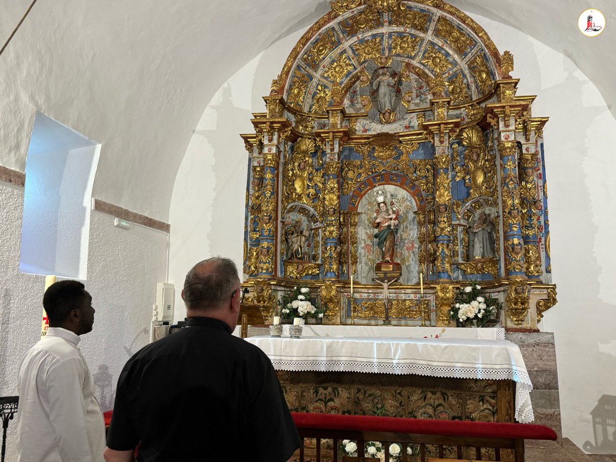 IglesiaEnLeon's tweet photo. ✝️ #VisitaPastoral - 🛐 Arciprestazgo del #Noreste: #UnidadPastoral de Puebla de Lillo
👉🏼 Nuestro Obispo el P. @cmfluisangel ha visitado esta tarde la ⛪️ #Ermitas de la 💛 Virgen de Peraguas y de 🩵 Nuestra Señora de las Nieves. https://t.co/pVbBnGbuX8