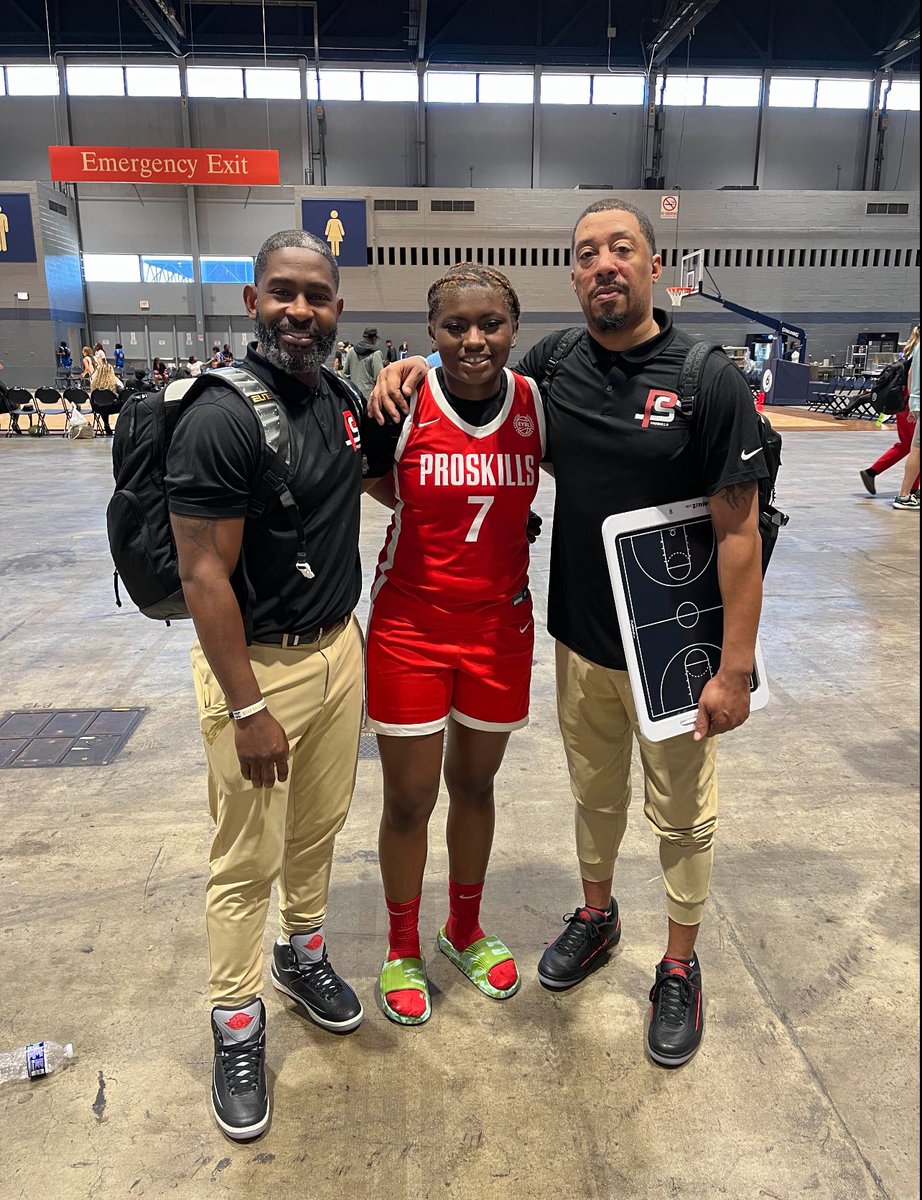 Ytaly Lewis tweet media