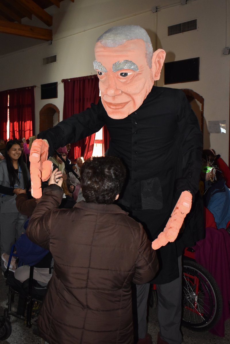 CON AMIGOS ES MEJOR
La Kermes de la "Amistad" se vivió intensamente, y se disfrutó de comienzo a fin.
Les compartimos imágenes y una frase de Don Bosco dicha a Don Orione, que nos acompaña:
"Nosotros seremos siempre Amigos"