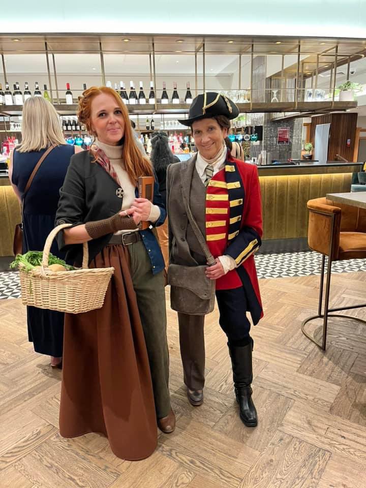 TobiasM_Fan's tweet photo. Sorry all the #Highlanders7 @starfuryevents attendees who wanted selfies with me. I couldn’t say yes, I was stewarding in the photo sessions. Photos not allowed in those spaces! Here is a photo of my dual costume together with dual Bree 😍.
📸 Kerstin Karlsson https://t.co/JWEjH99GH7