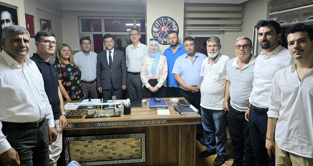 mnedimyamali's tweet photo. İl Başkanımız Sn.Alper ALKAN ile Etimesgut İlçe Başkanlığımızı ziyaret ettik. İlçe başkanımız Sn. Ergun ÜNLÜEL ve İlçe Başkanlık kurulu üyelerimizle  toplantımızı gerçekleştirdik. Başarılı çalışmalarından dolayı İlçe teşkilatımıza teşekkür ediyoruz. https://t.co/9BEO1zhPnr