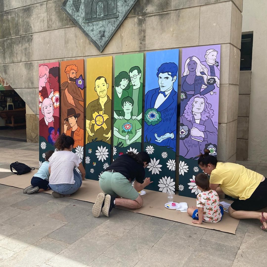 theyasminbenoit's tweet photo. I'm on a mural in Barcelona! It's an honour to featured alongside LGBTQIA+ figures, past and present, from across the community. You can spot @AliceOseman and @acedadadvice on their too! Thank you to the artists &amp; the council of Barberà del Vallès! 🏳️‍🌈

#ThisIsWhatAsexualLooksLike https://t.co/1sBg4Au7Ze