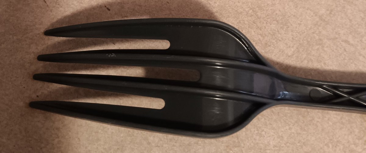 phyll_indablank's tweet image. I wanna buy plastic forks like this and I can't remember where I got this from 🤔 #FirstWorldProblem