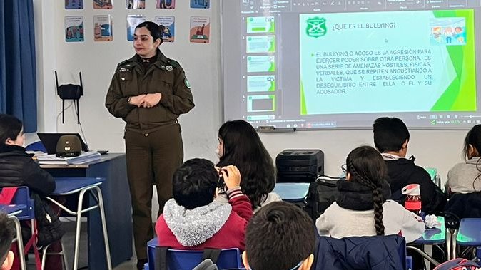 Porque#LaPrevenciónEsNuestraEsencia, Carabineros de la Tenencia #ReinaLuisa en #PARRAL efectuó una charla para prevenir la violencia escolar, específicamente sobre el "Bullying", dirigida a los alumnos de 6to.básico del Colegio #Altamira. Se respondieron las dudas expuestas 👮🏻💚.