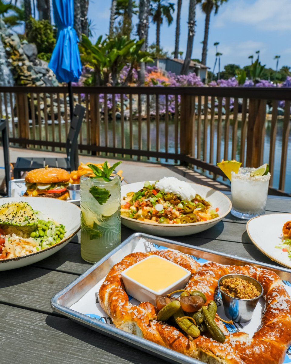 Barefoot Bar &amp; Grill, where the food and views are equally amazing. 

#sdfoodies #sandiegofoodies #paradisepointsd #barefootbarandgrill #dineoutsd