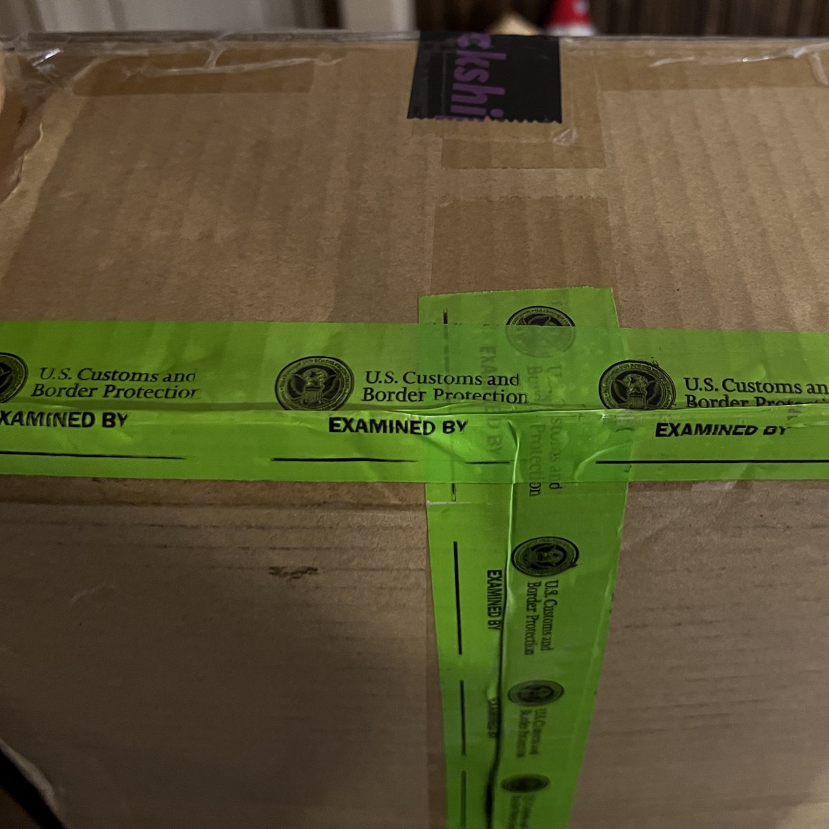 RyanMakise's tweet photo. After a month of uncertainty, my package was released from customs and delivered yesterday.

Excited to have a more interesting pieces with the replica water guns from Ascendance of a Bookworm! I'll figure out how to display them at some point. https://t.co/azD4WyWNKX