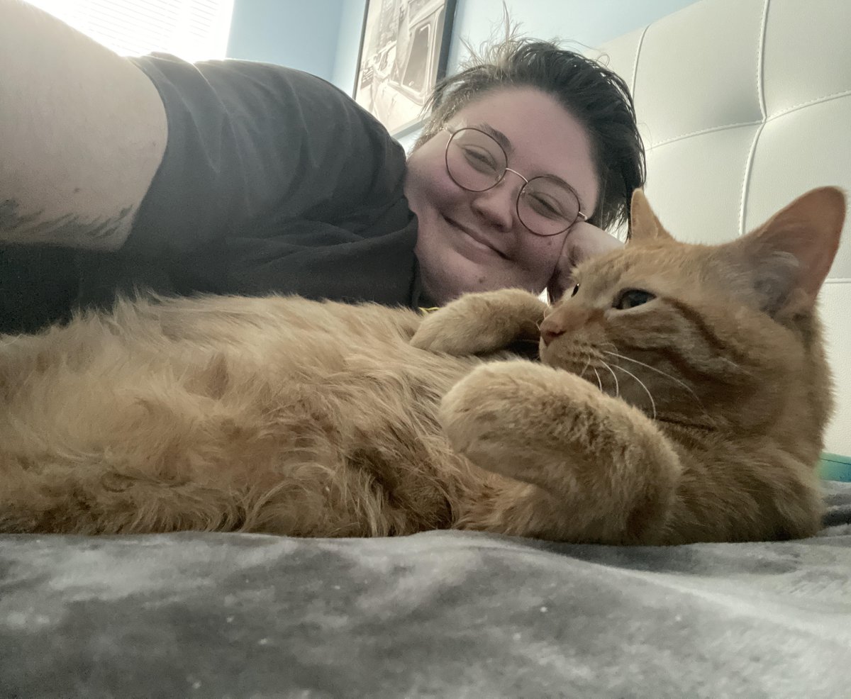 beefbenn's tweet photo. also i got to keep one chicken out of the three, so i kept Cheeto! he is settling in very nicely to our temporary home c: https://t.co/XoYUhaYVUO