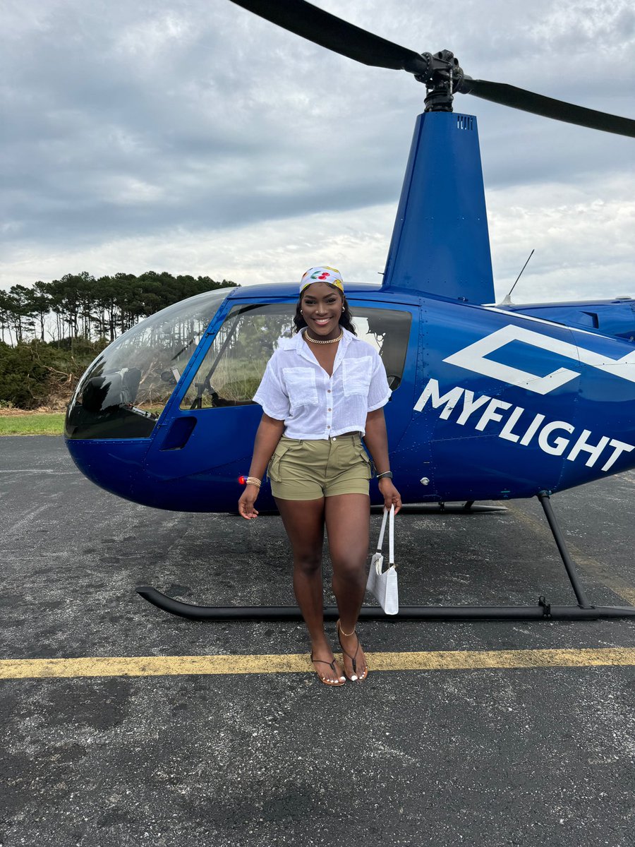 Itsdanielle1994's tweet photo. Out here living 🚁 https://t.co/sGN1np8kn4