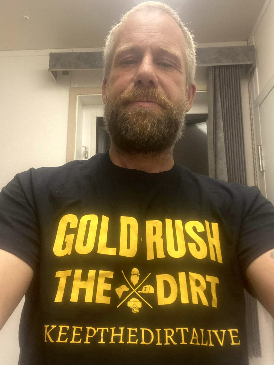 thedirtGR's tweet photo. 2024 Giveaway!! #16
Let’s get THE DIRT back on our TV’s . Get our voice heard!!
Follow this page and RETWEET this tweet for a chance to WIN this T Shirt, open worldwide,
few different sizes available 
Good luck, No Larges left #KEEPTHEDIRTALIVE @Discovery @Gold_Rush #GoldRush #Retweet  @ChristoDoyle thanks to everyone for the support!!!