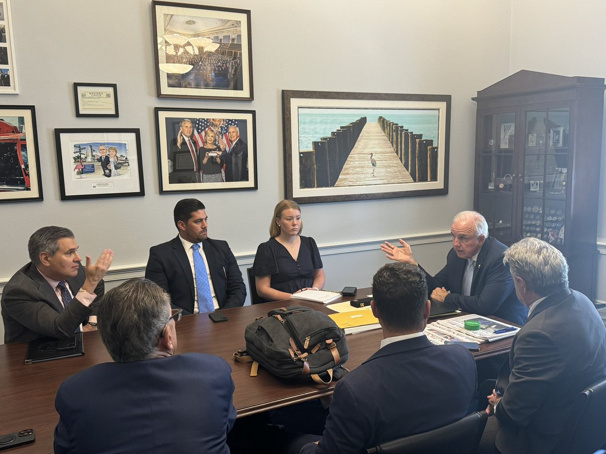 🚨NEW: Meeting with my friend &amp; fellow <a href="/CityofMiami/">City of Miami</a> neighbor, Commissioner <a href="/miguelgabela/">Commissioner Miguel Angel Gabela</a> on the issues impacting our community.

Looking forward to continuing working together!🇺🇸