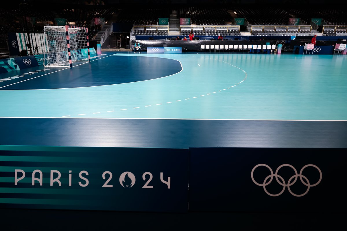 Paris2024's tweet photo. Handball Glory Awaits! 🏆
The Arena Paris South is ready to host thrilling matches and the preliminary rounds of the tournament. With a passionate crowd, this venue will see the world’s best handball teams battling for gold. Get ready for action and unforgettable memories.

PS : a few tickets are still available at https://t.co/2SR6hiuAsV 🤾‍♂️

📸 Buda Mendes/Getty Images
