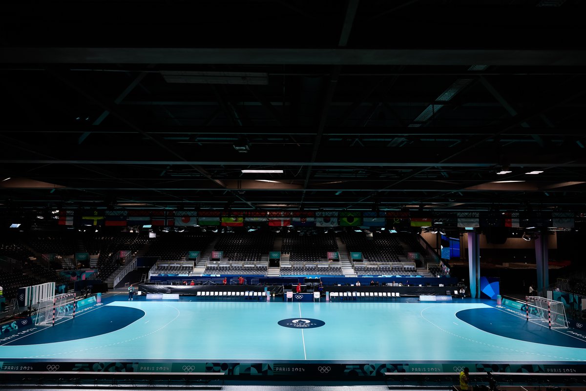 Paris2024's tweet photo. Handball Glory Awaits! 🏆
The Arena Paris South is ready to host thrilling matches and the preliminary rounds of the tournament. With a passionate crowd, this venue will see the world’s best handball teams battling for gold. Get ready for action and unforgettable memories.

PS : a few tickets are still available at https://t.co/2SR6hiuAsV 🤾‍♂️

📸 Buda Mendes/Getty Images