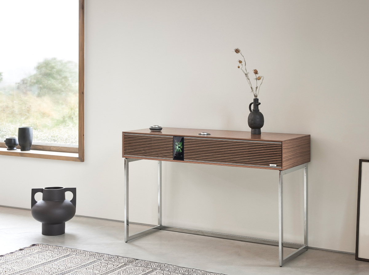 El R810 de @‌ruarkaudio es un mueble que pone la música en el corazón de tu hogar. Rediseñado y fabricado para ofrecer un sonido impresionante. Conectividad sin precedentes, con streaming de alta resolución, radio por Internet, entradas analógicas y muchas posibilidades más.