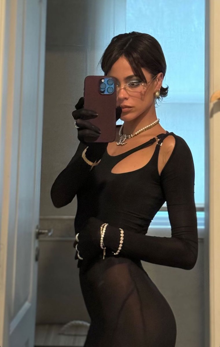 QUE MUJERON TINI STOESSEL