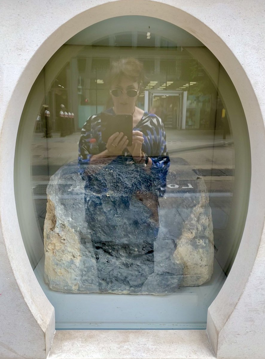 MshellW's tweet photo. In July 1450, #JackCade ignited a fierce uprising against Henry VI’s corrupt advisors and seized London Bridge. Entering the city Cade aligned himself with the Duke of York (#RichardIii’s father), struck the London Stone with his sword, and declared himself Lord Mayor! https://t.co/KUfO8HSs5v