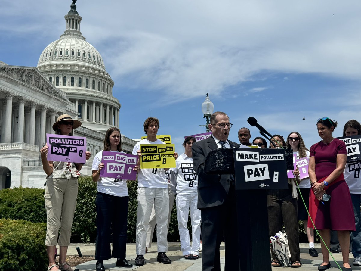 Jamie Henn (@jamieclimate) on Twitter photo YES! <a href="/RepJerryNadler/">Rep. Nadler</a> just called on <a href="/GovKathyHochul/">Governor Kathy Hochul</a> to pass New York’s Climate Superfund Bill that will make polluters pay for climate damages!
It’s big to have this support from the Congressional delegation. Let’s get it done! YES! <a href="/RepJerryNadler/">Rep. Nadler</a> just called on <a href="/GovKathyHochul/">Governor Kathy Hochul</a> to pass New York’s Climate Superfund Bill that will make polluters pay for climate damages!
It’s big to have this support from the Congressional delegation. Let’s get it done!