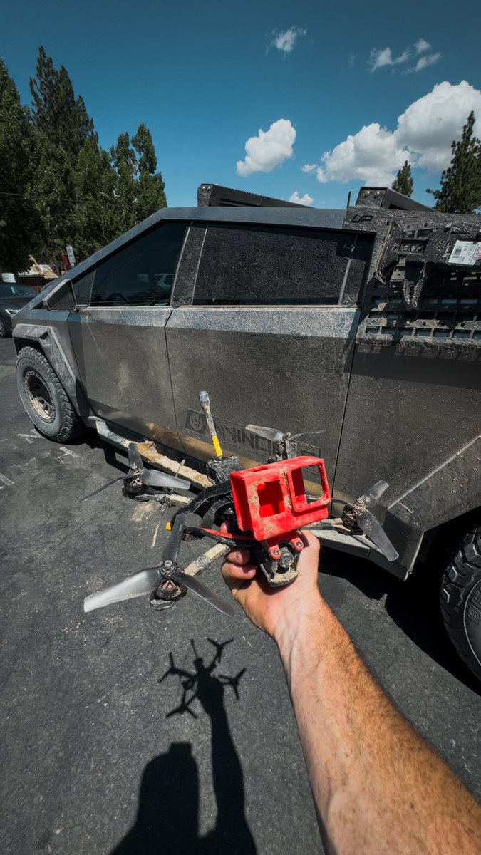 PaddyMackk's tweet photo. Cybertruck + FPV Drones = Unreal https://t.co/mmAZ8TEdxQ