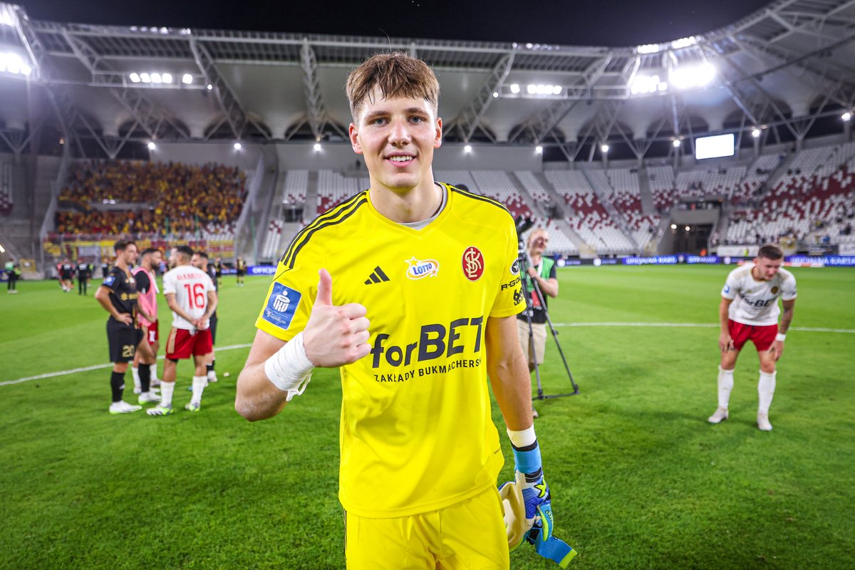 polskitransfers's tweet image. Aleksander Bobek has already reached an agreement with KRC Genk 🇧🇪

This season, Bobek will alternate between the first team and Jong Genk to gain experience in Belgian football and become important next year

✍️: @mwisnia10 &amp;amp; @M_Polski