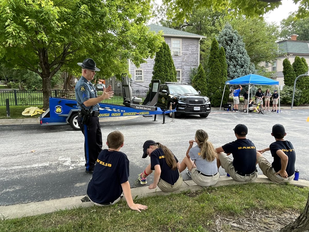 MSHPTrooperA's tweet photo. In Liberty today with @libertymopd and @SheriffClayCo helping with the annual Junior Police Academy!

Super good group of young people! 

Happy to be involved with this group. #onecommunity https://t.co/1cDKW7xbgm