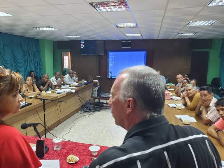 MigdaliaFerna's tweet image. Nos tomo por sorpresa al consejo de direccion de la Universidad de Ciencias Medicas de  Santiago de Cuba con la visita el Dr Alberto Miranda,formando en nuestra academia. #UCM_SC #FEUCuba #sindicato #MINSAP #Vicerrectoria #santiago