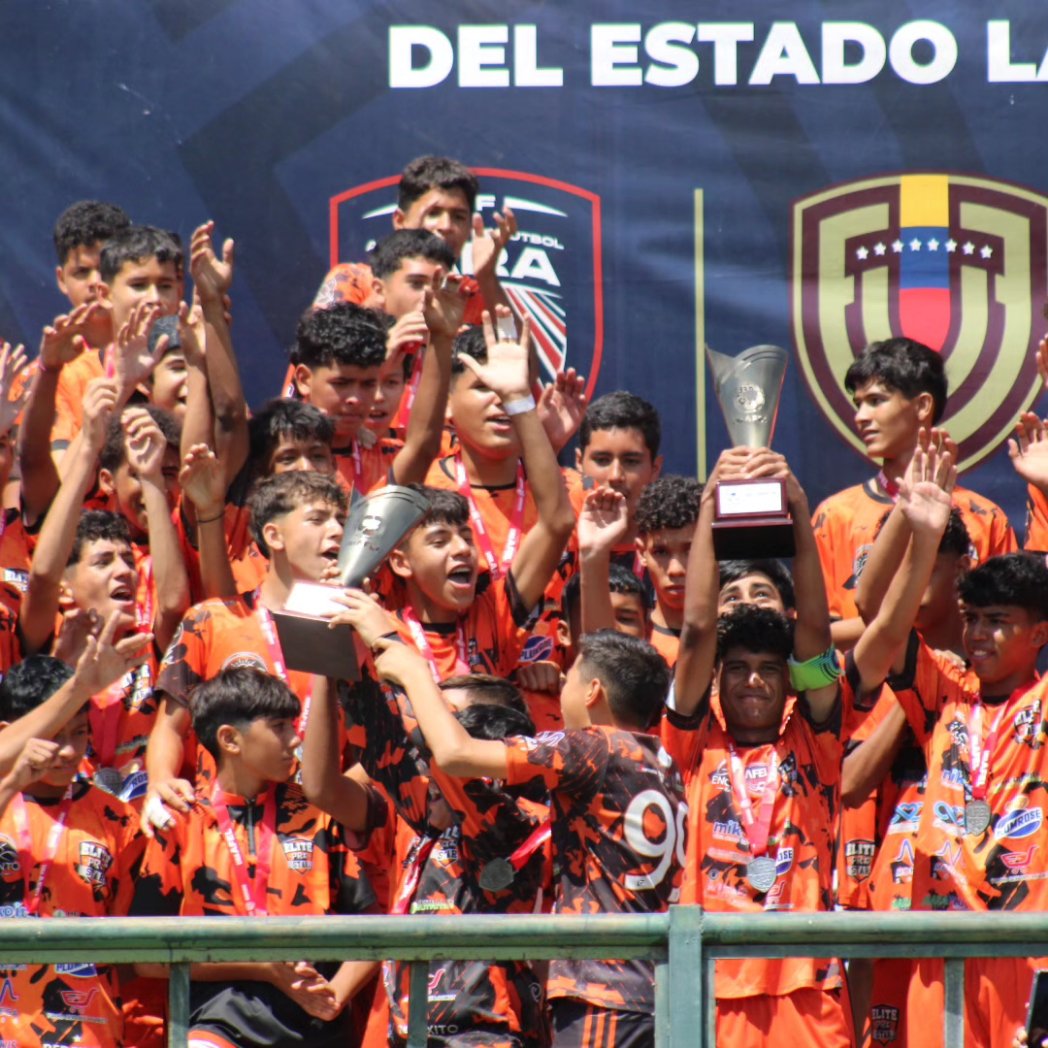 SomosAfel's tweet image. #𝗟𝗶𝗴𝗮𝗔𝗙𝗘𝗟 | ¡Premiación Élite Pro Star! 🫱🏼🏆

Categoría Sub-15 y Sub-16 ➡️ ¡Felicidades, subcampeones! 🥇👦🏻

#SomosAFEL #TeamAFEL #ConElOrgulloDeSerLarense #LigaAFEL #TodosSomosAFEL